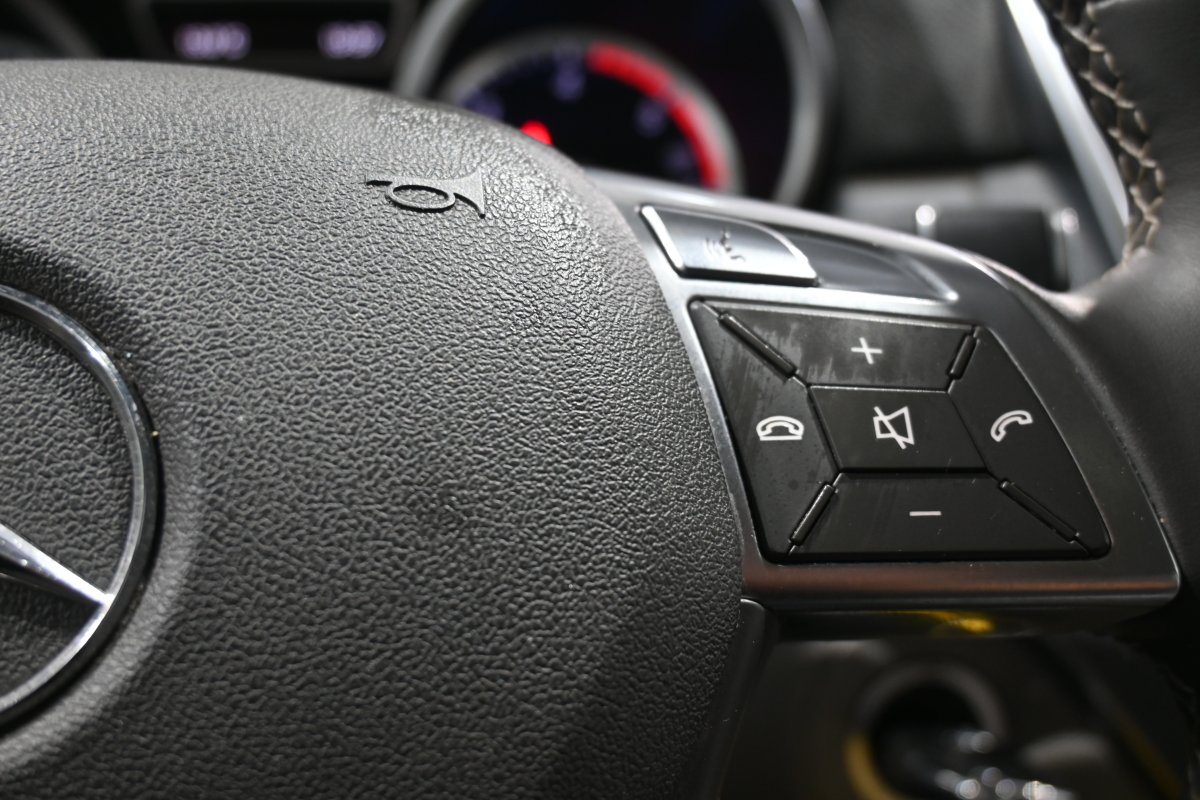 Foto Mercedes-Benz ML 24