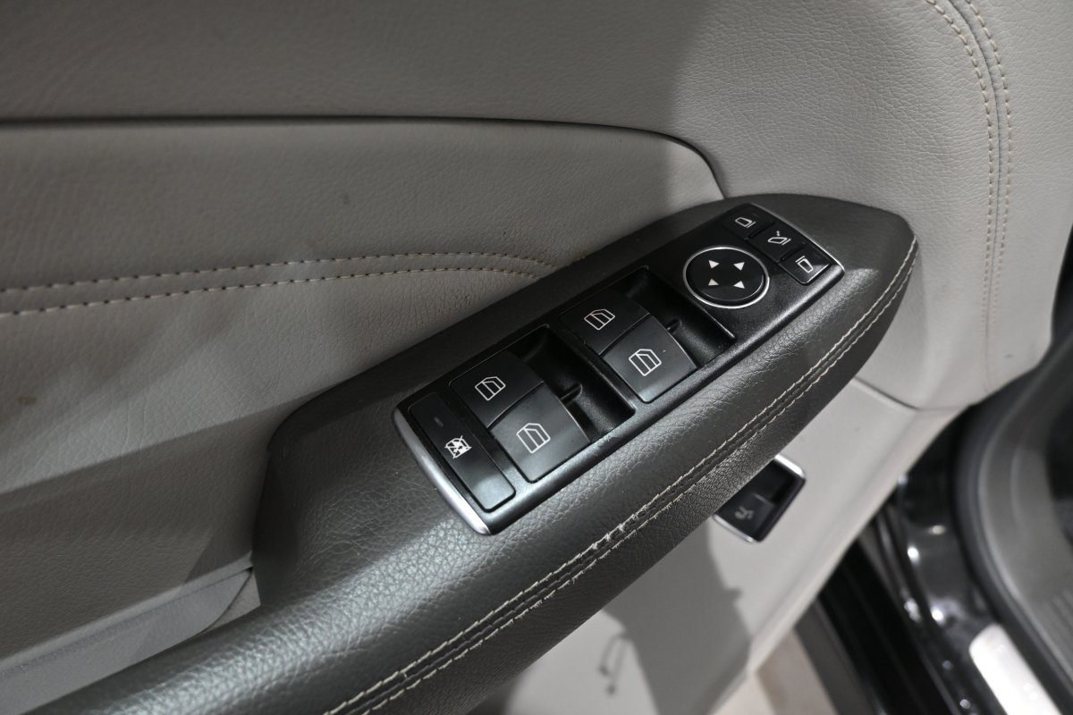 Foto Mercedes-Benz ML 30