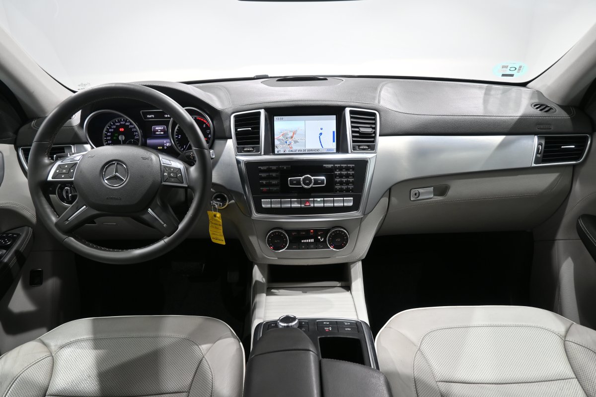 Foto Mercedes-Benz ML 20