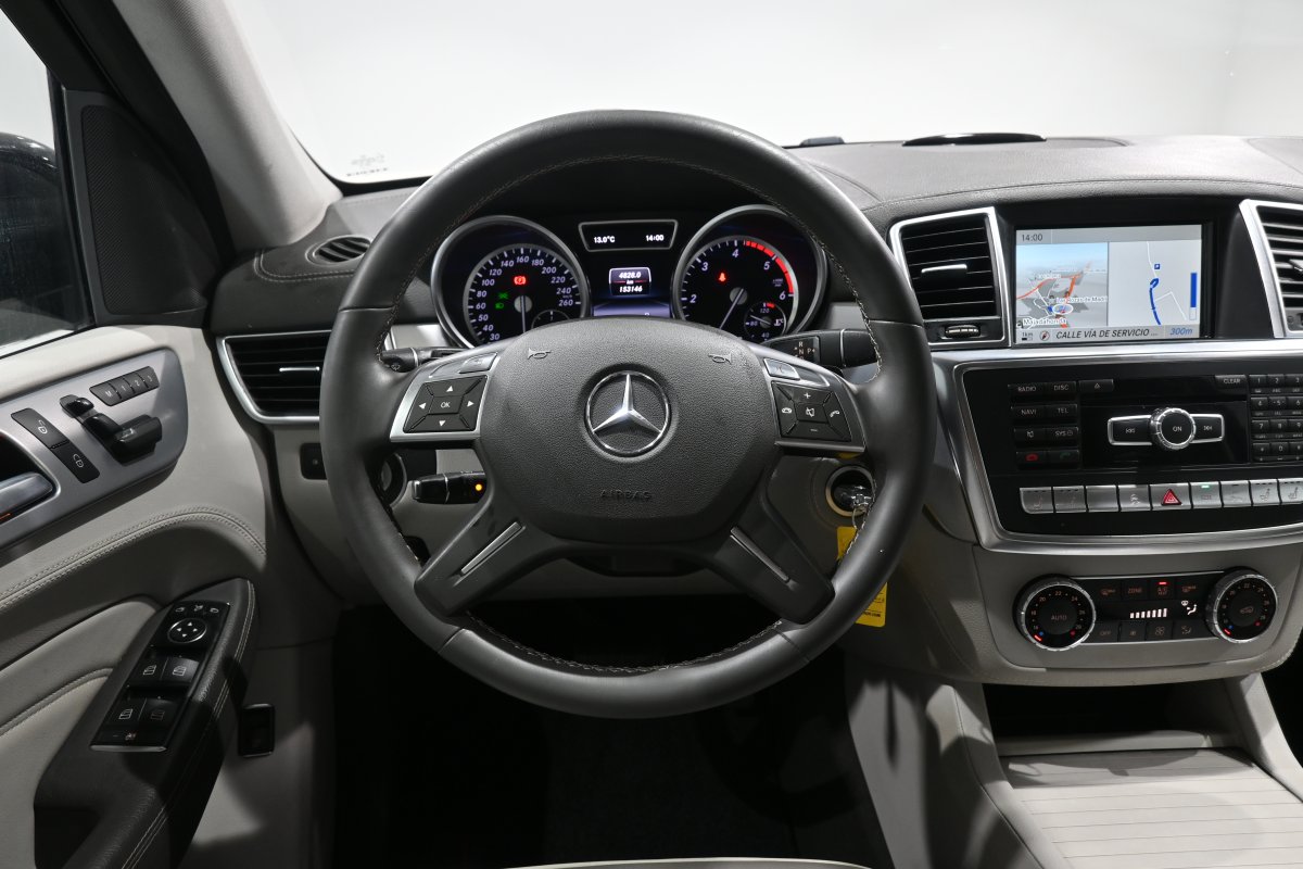 Foto Mercedes-Benz ML 21