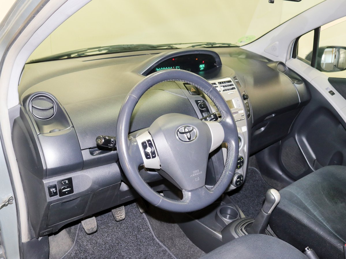 Foto Toyota Yaris 11