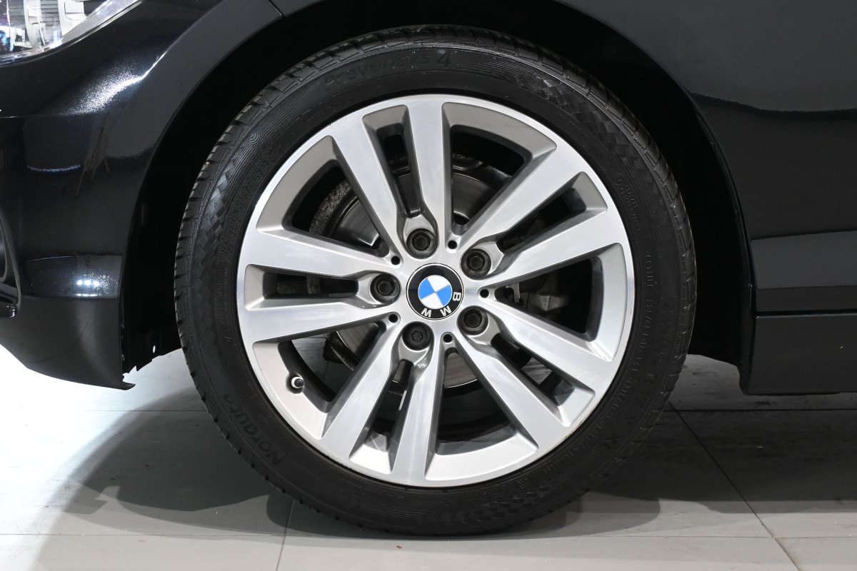 Foto Bmw 118i 26