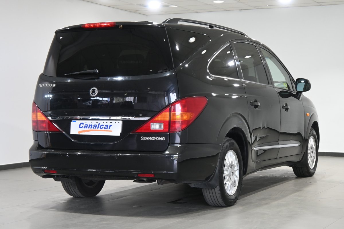 Foto Ssangyong Rodius 4