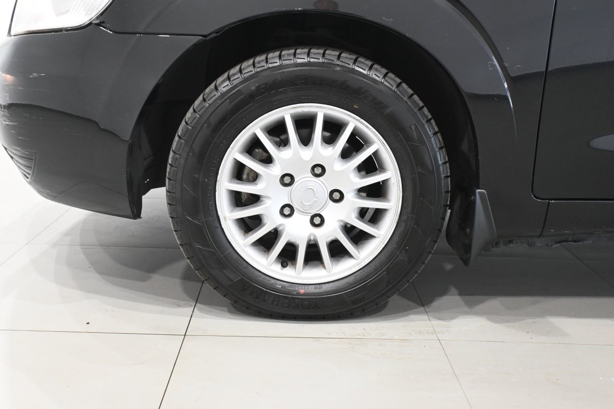 Foto Ssangyong Rodius 32