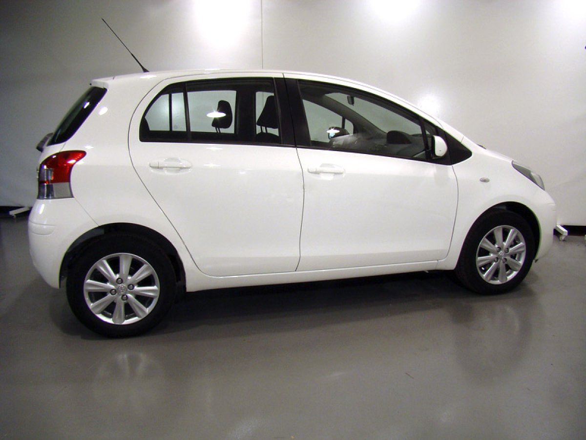 Foto Toyota Yaris 13