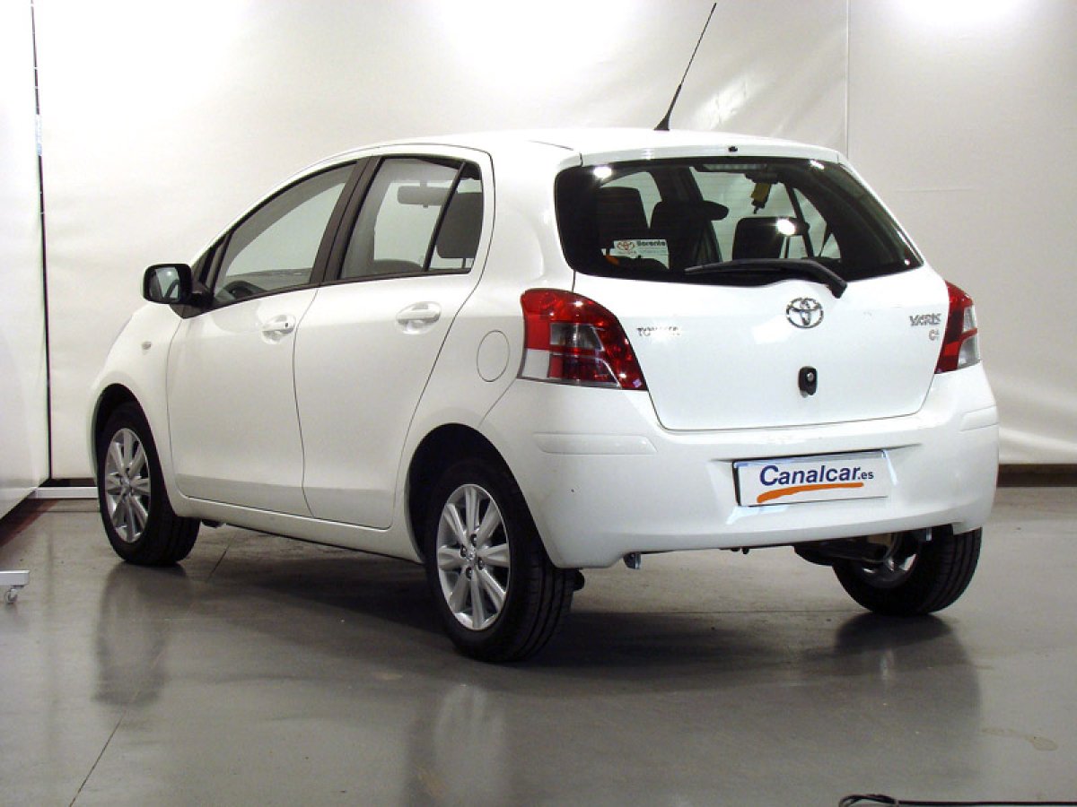 Foto Toyota Yaris 16