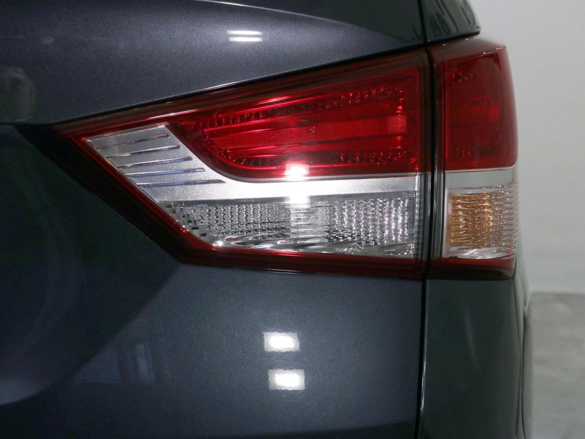 Foto Ssangyong Rodius 10