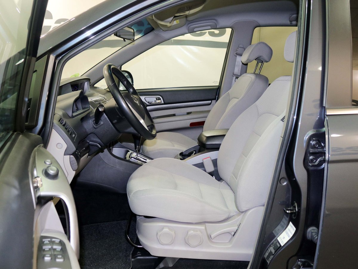 Foto Ssangyong Rodius 14
