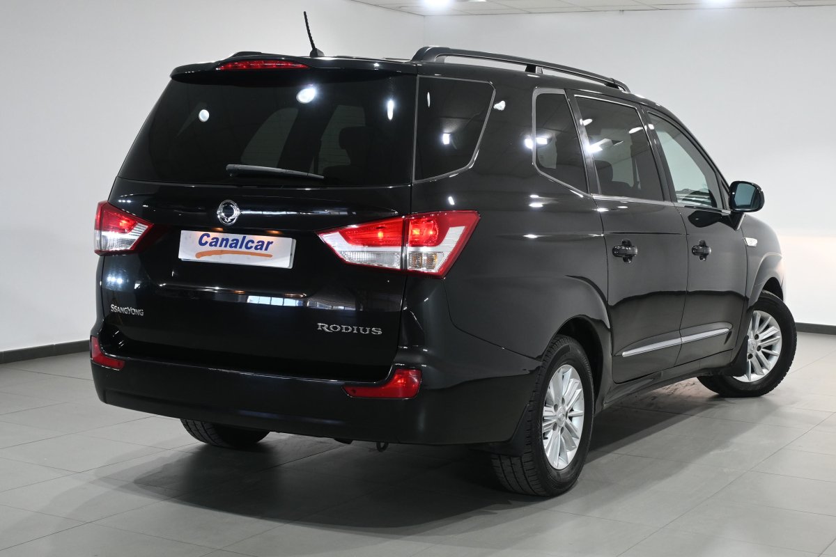 Foto Ssangyong Rodius 4
