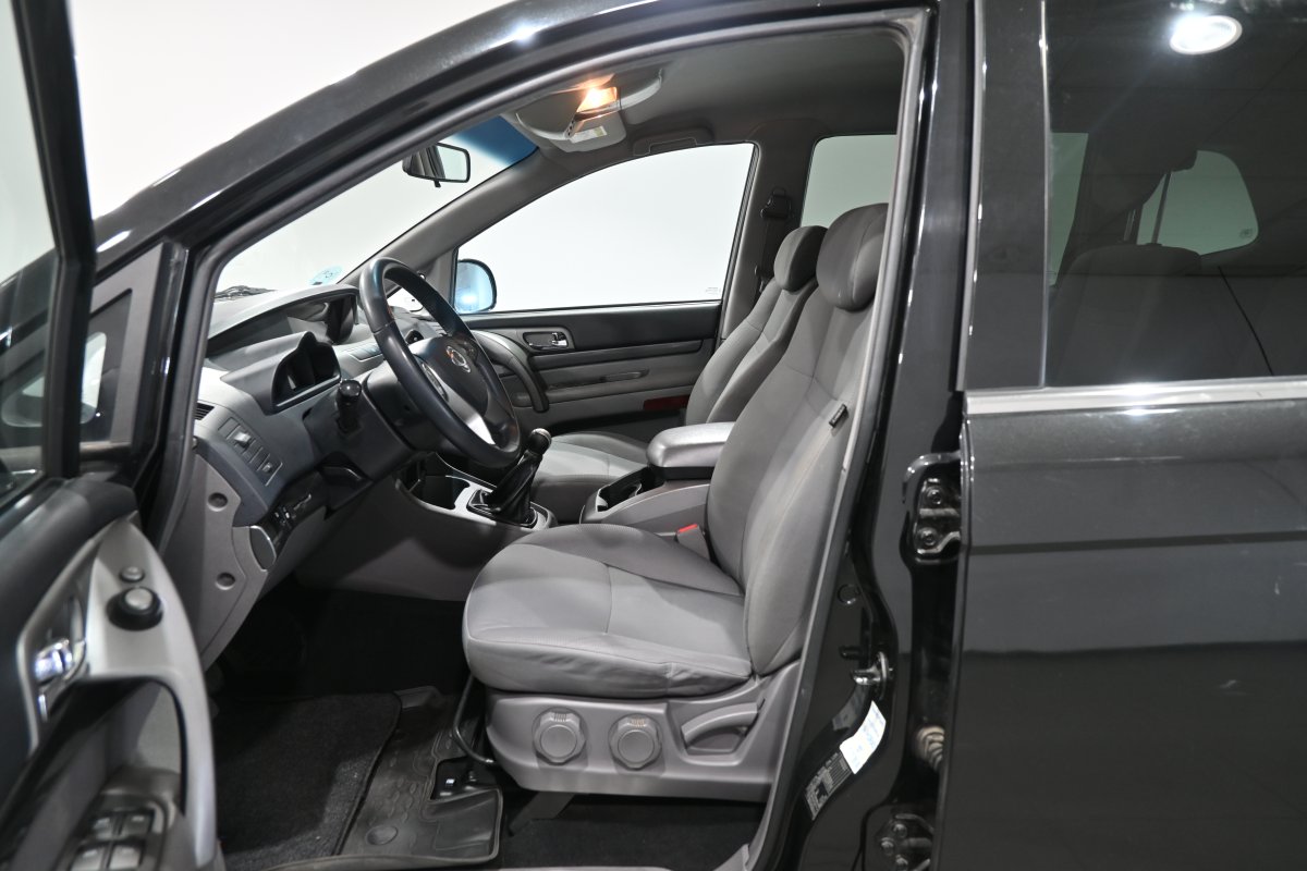 Foto Ssangyong Rodius 10