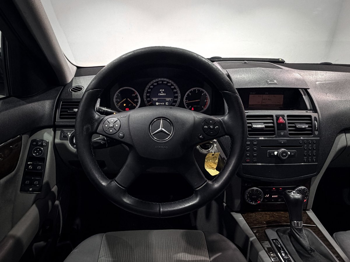 Foto Mercedes-Benz C 16