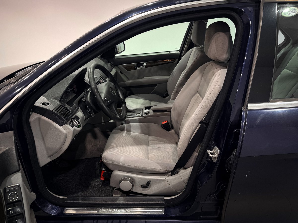 Foto Mercedes-Benz C 10