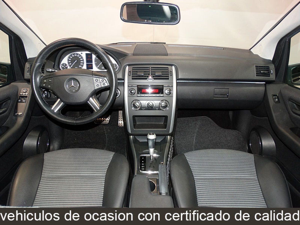 Foto Mercedes-Benz B 200 15