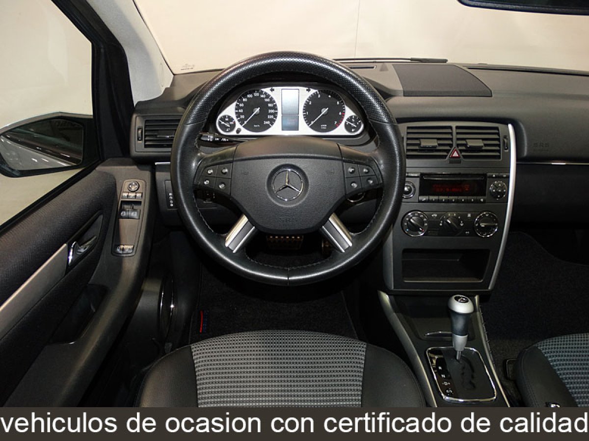 Foto Mercedes-Benz B 200 16