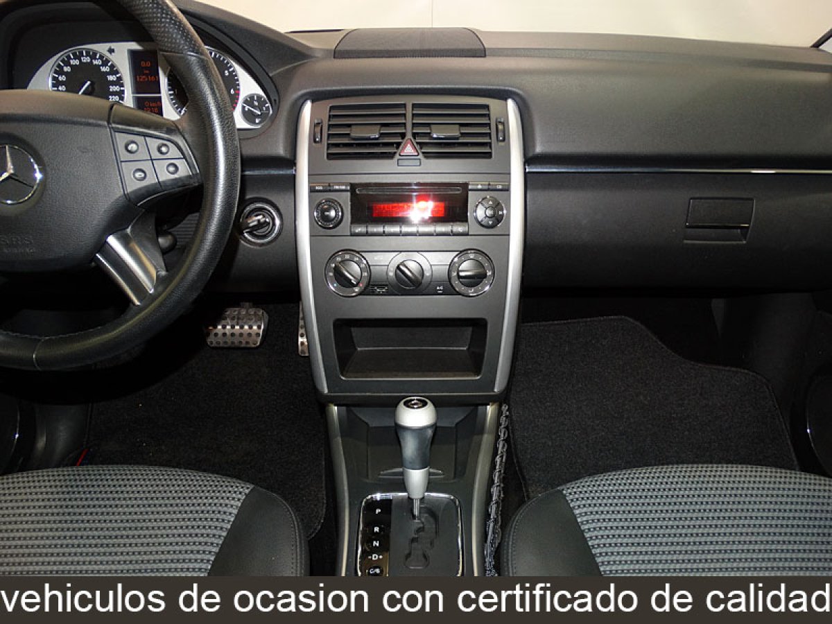 Foto Mercedes-Benz B 200 17
