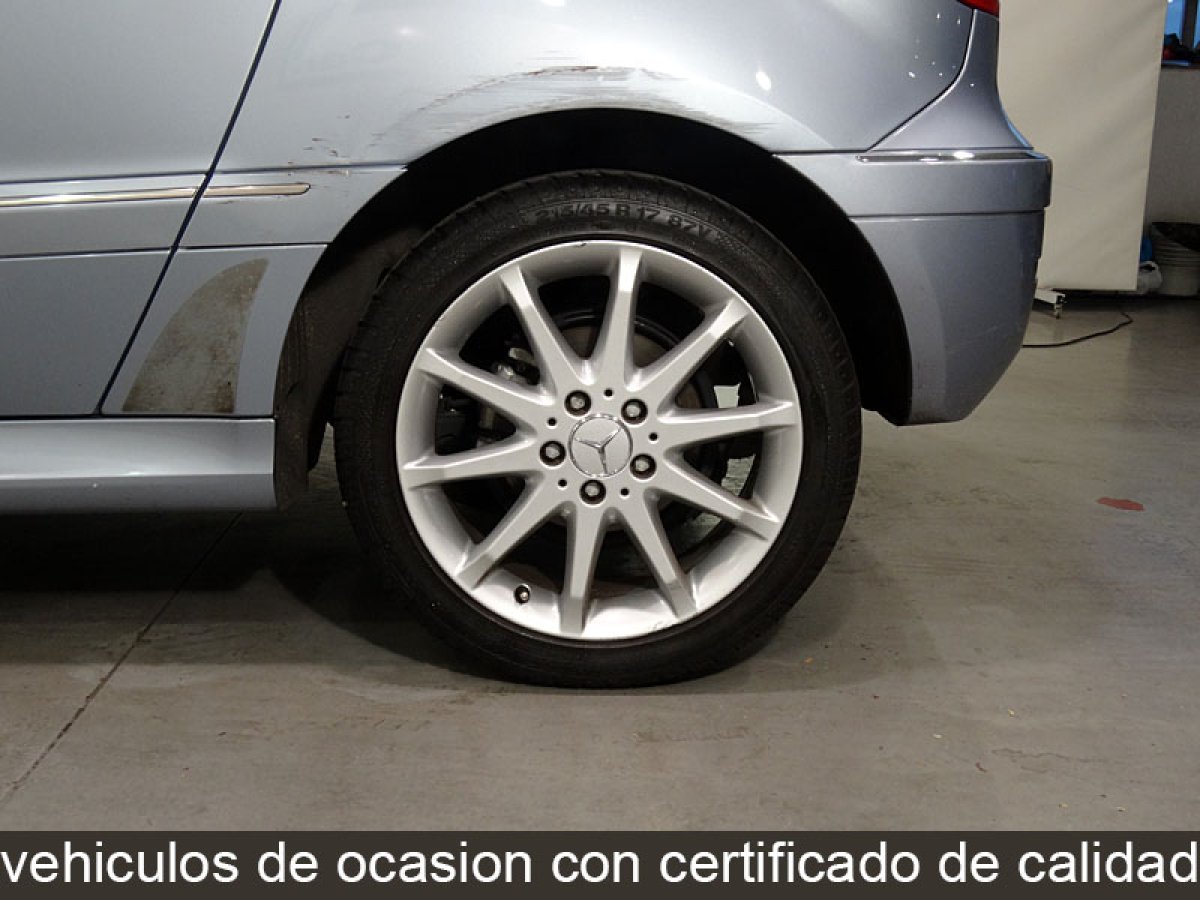 Foto Mercedes-Benz B 200 28