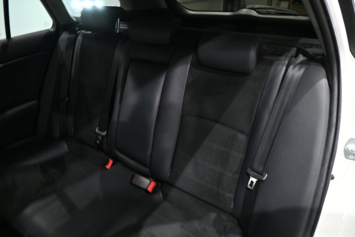 Foto Toyota Avensis 12