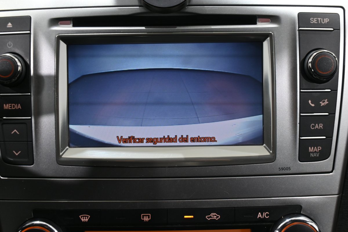 Foto Toyota Avensis 17