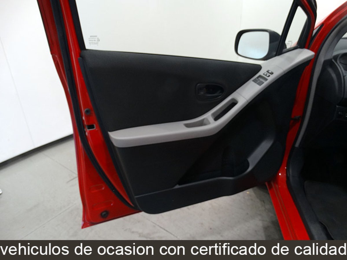 Foto Toyota Yaris 12