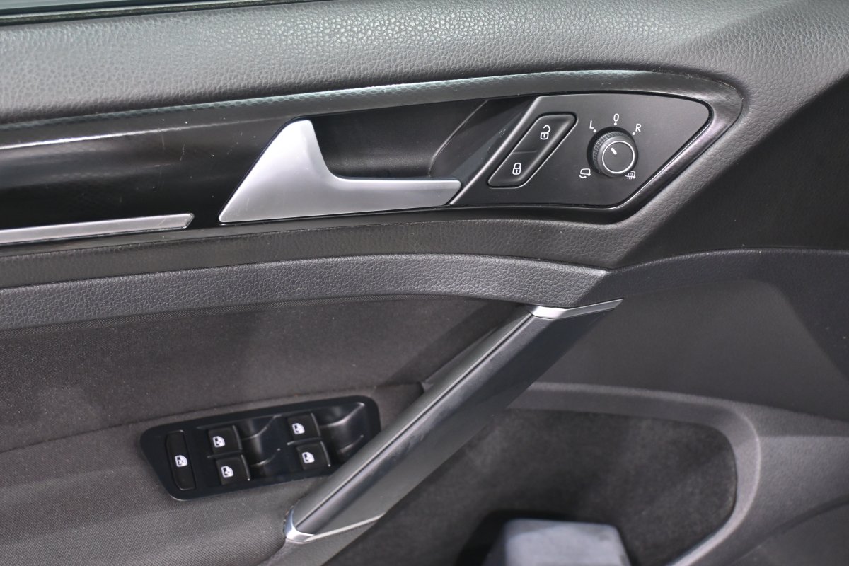 Foto Volkswagen Golf 24