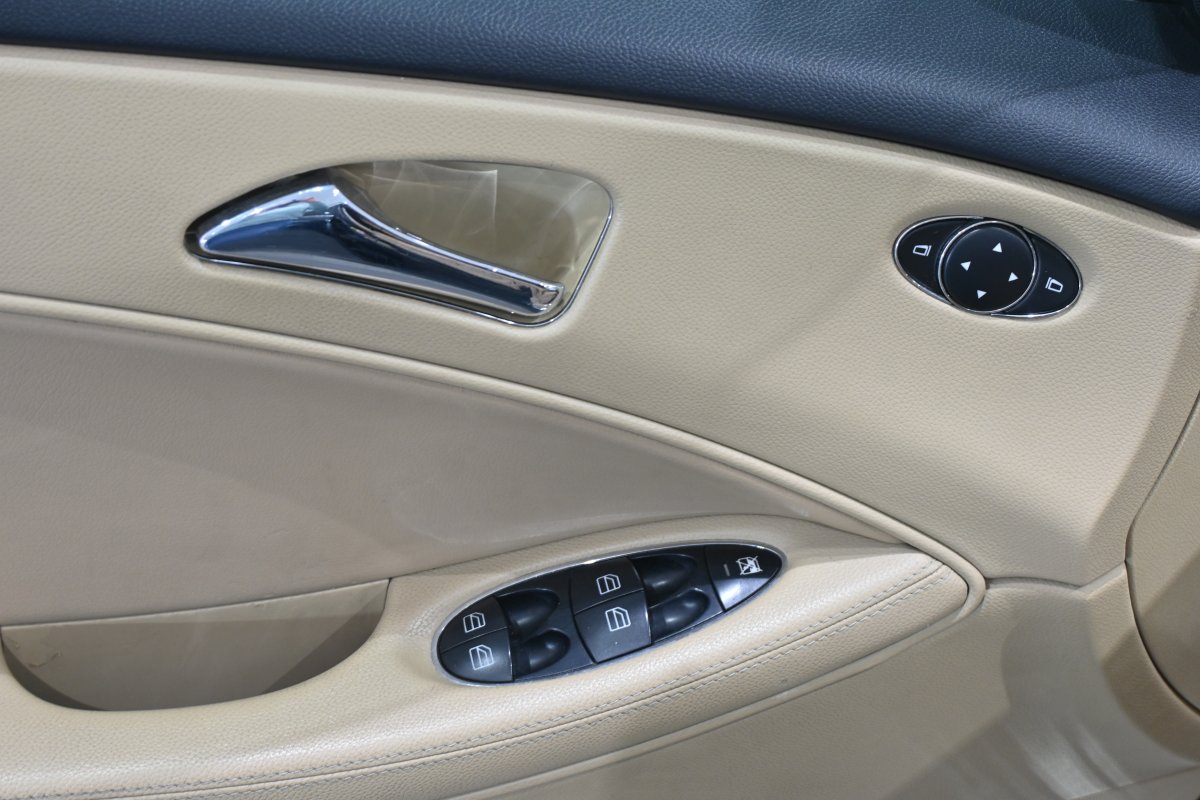 Foto Mercedes-Benz CLS 25