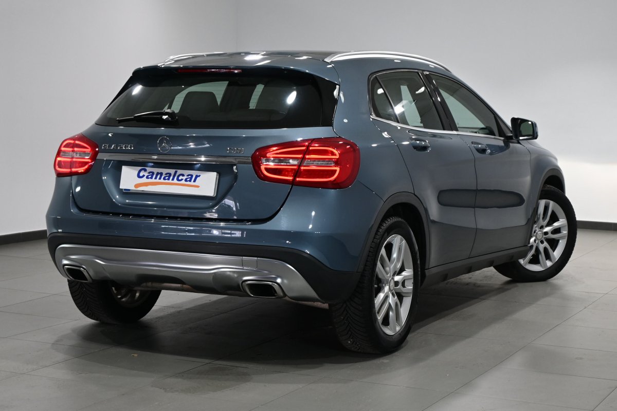 Foto Mercedes-Benz GLA 4