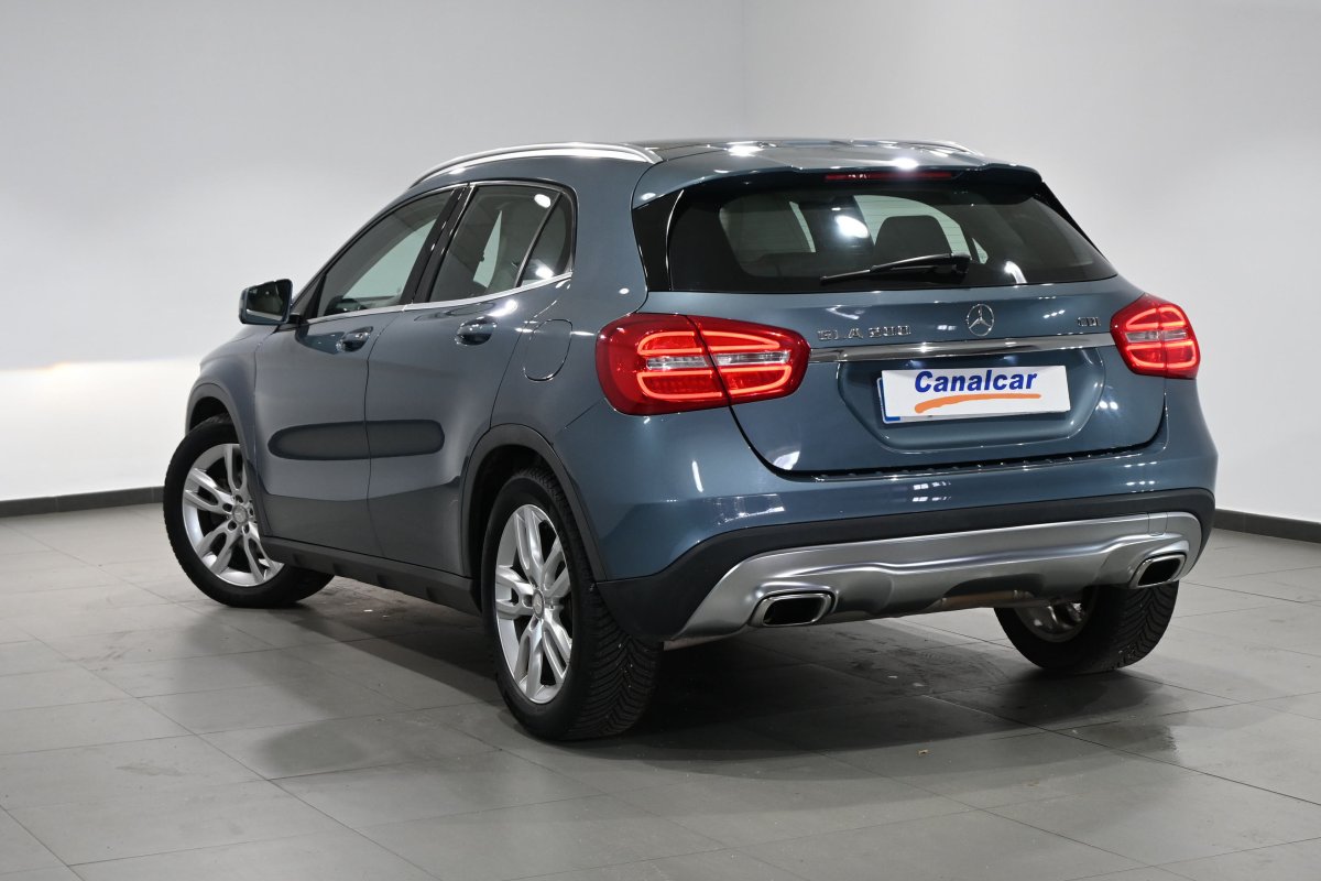 Foto Mercedes-Benz GLA 6