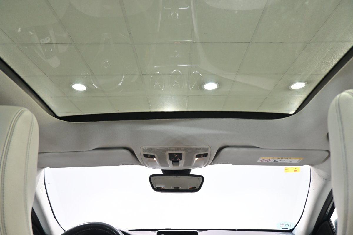 Foto Mercedes-Benz GLA 24