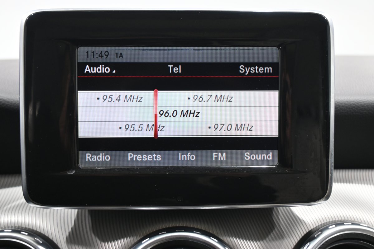 Foto Mercedes-Benz GLA 15