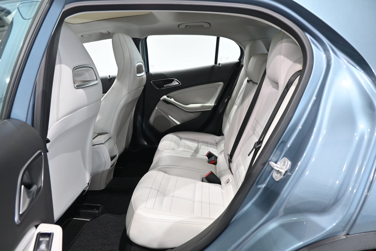 Foto Mercedes-Benz GLA 11