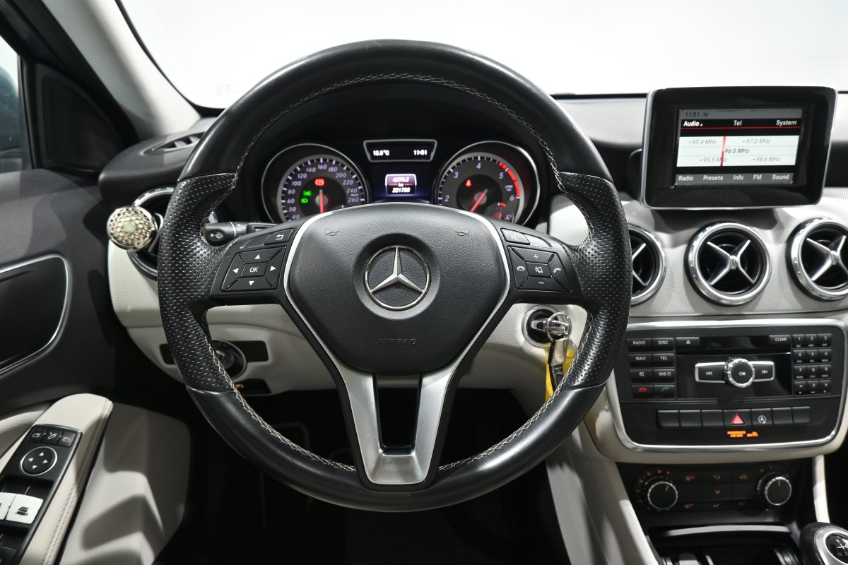 Foto Mercedes-Benz GLA 19