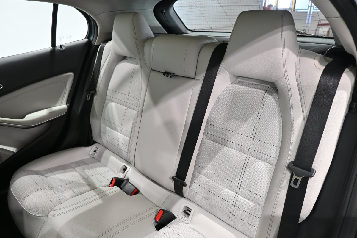 Foto Mercedes-Benz GLA 12