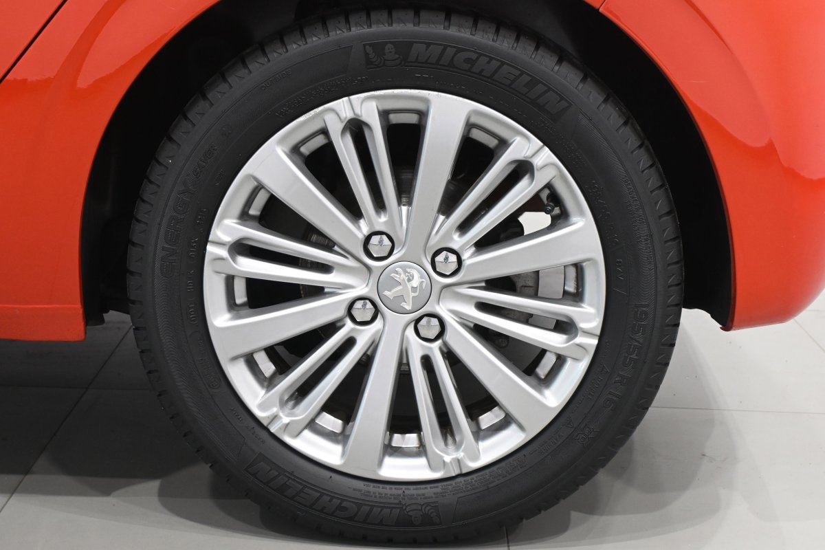 Foto Peugeot 208 30
