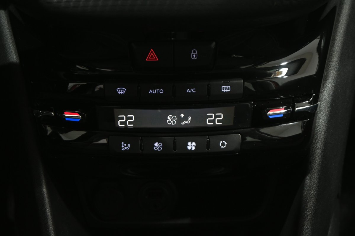 Foto Peugeot 208 17