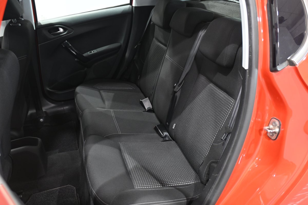 Foto Peugeot 208 11