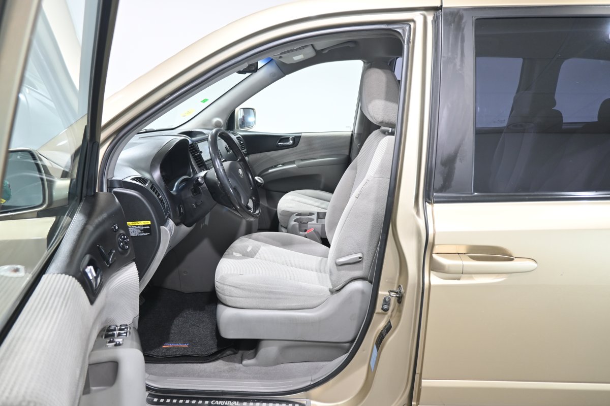 Foto Kia Carnival 11