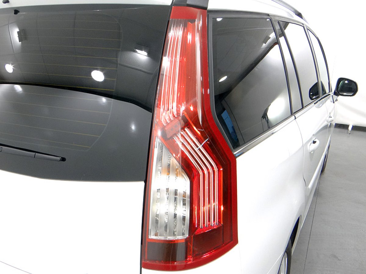 Foto Citroen Grand C4 Picasso 19