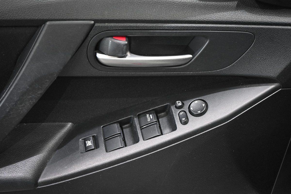 Foto Mazda Mazda3 27