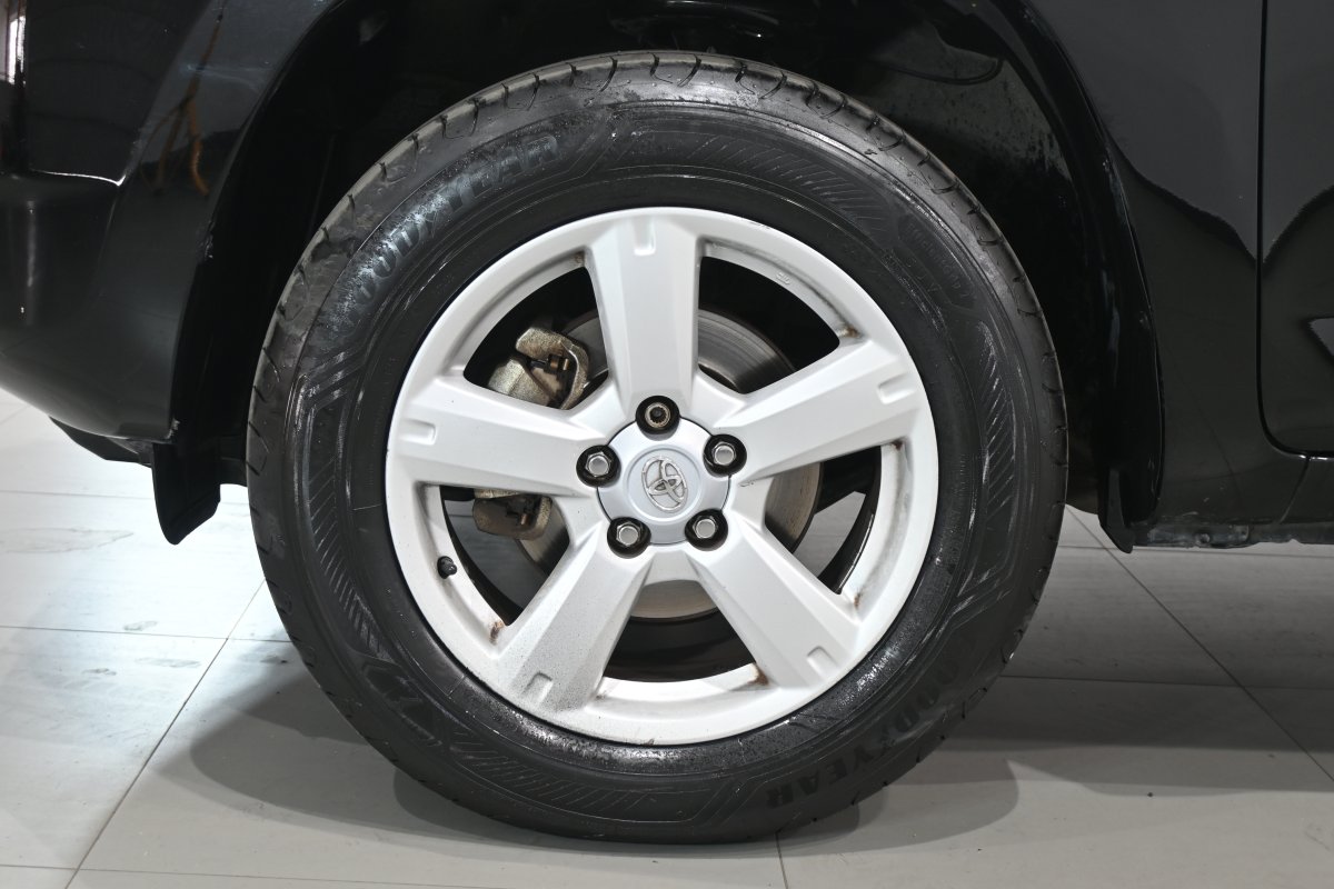 Foto Toyota RAV-4 28