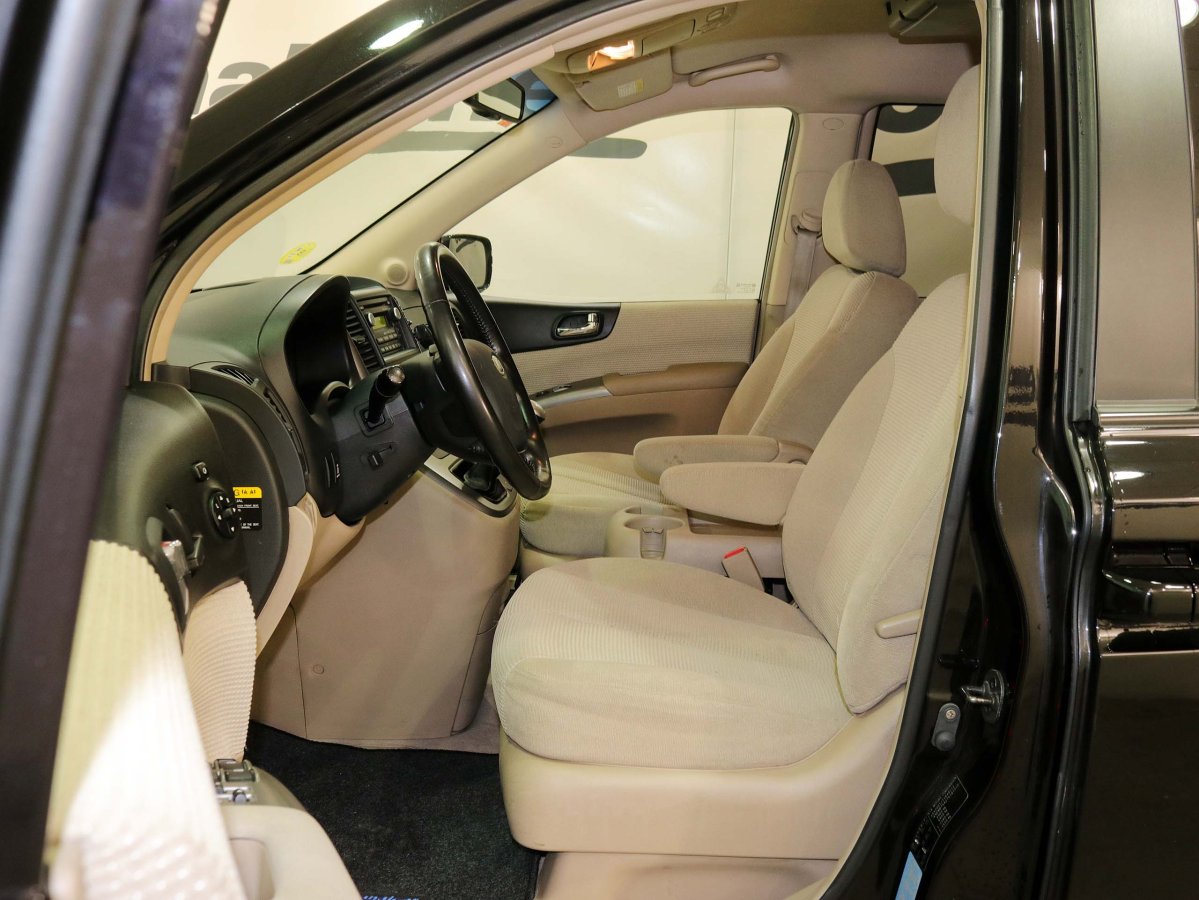 Foto Kia Carnival 12