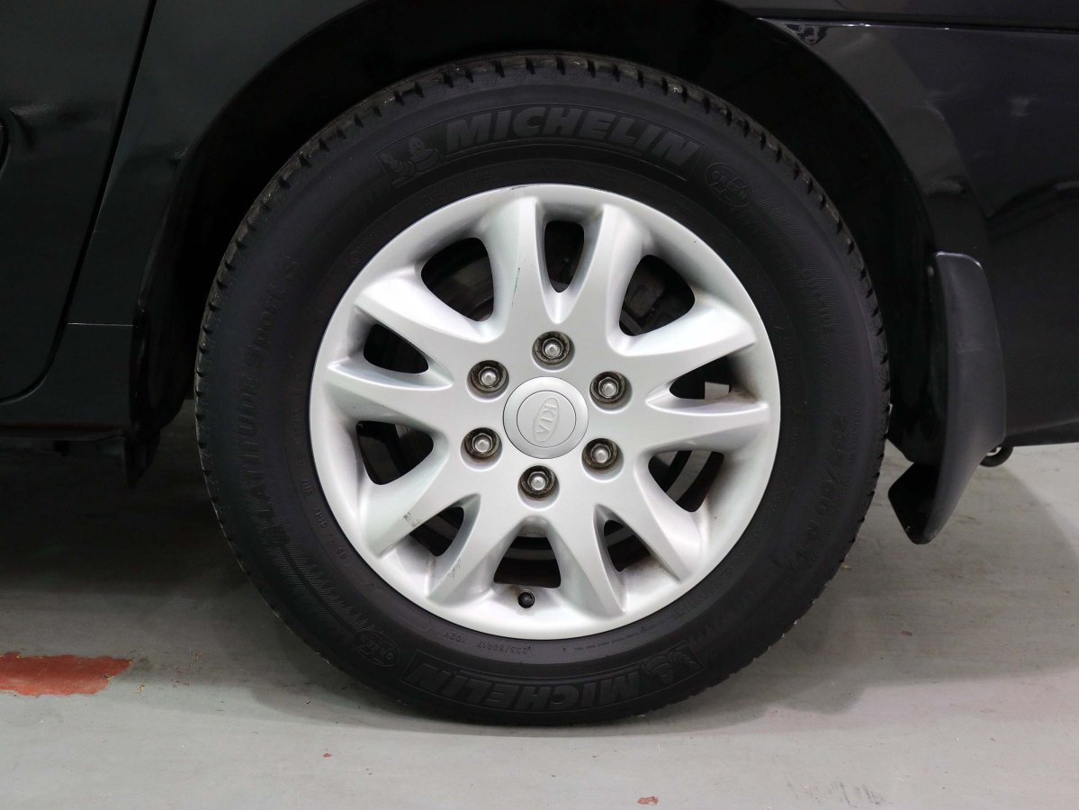 Foto Kia Carnival 24