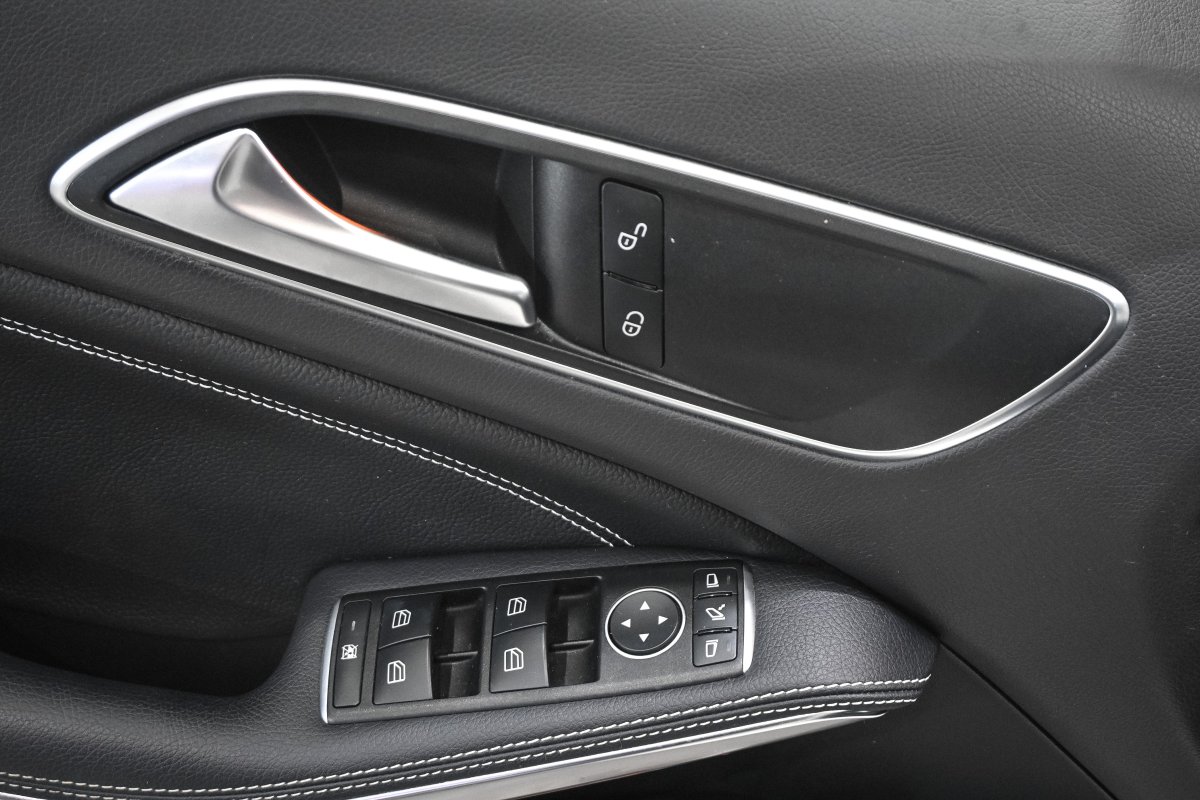 Foto Mercedes-Benz Clase A 30