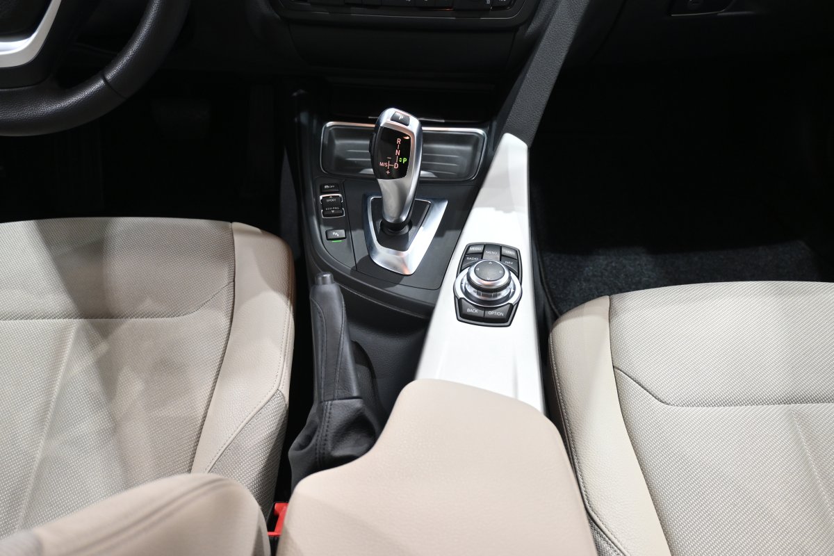 Foto Bmw 318dA 19