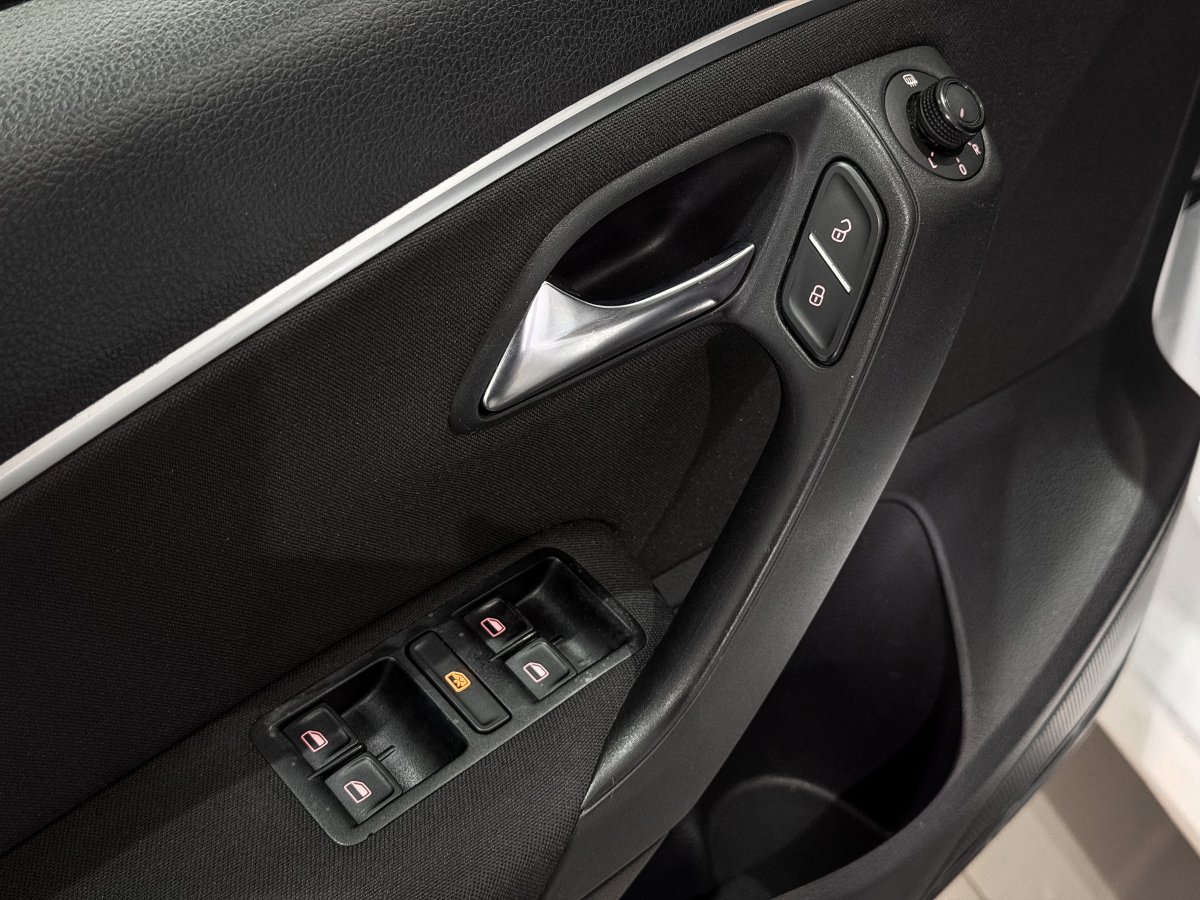 Foto Volkswagen Polo 23