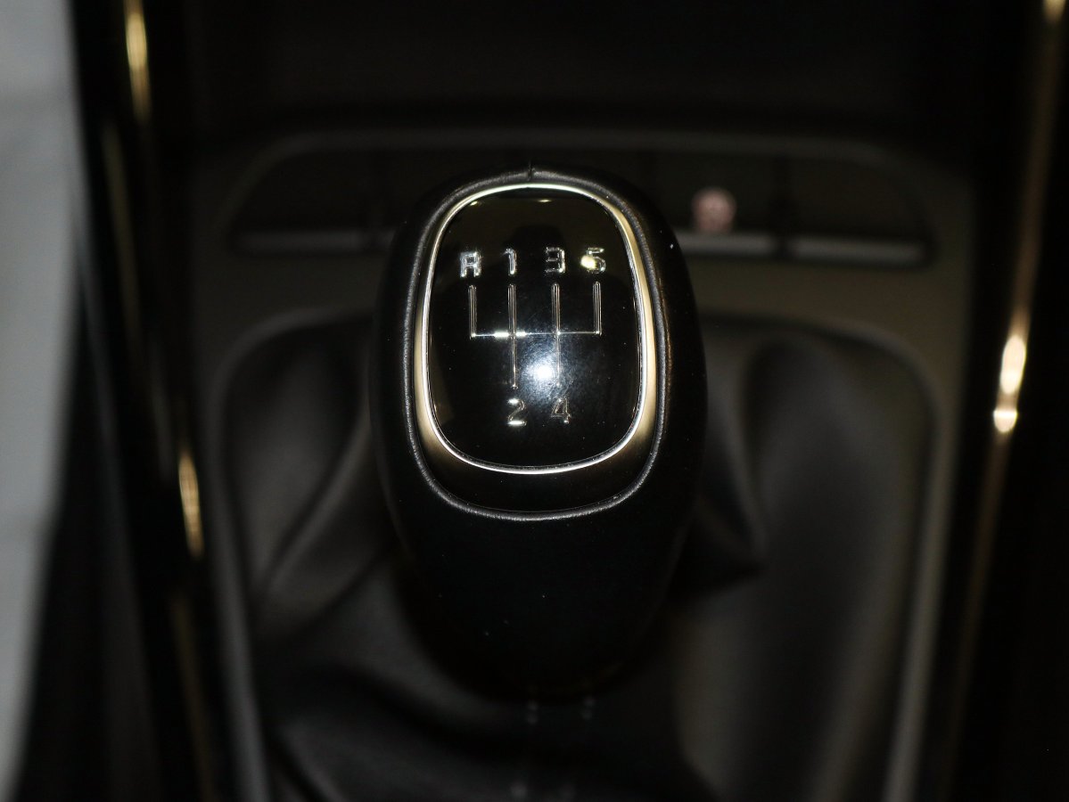 Foto Kia Stonic 22