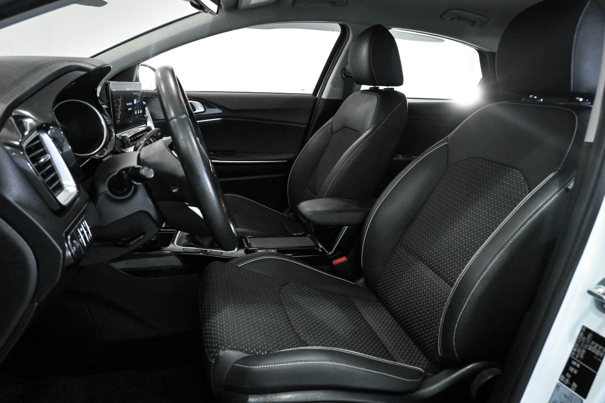 Foto Kia XCeed 16