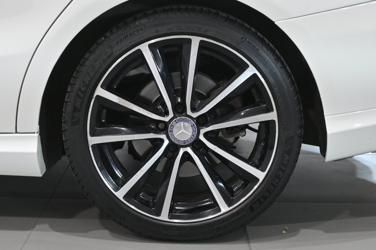 Foto Mercedes-Benz Clase CLA 28