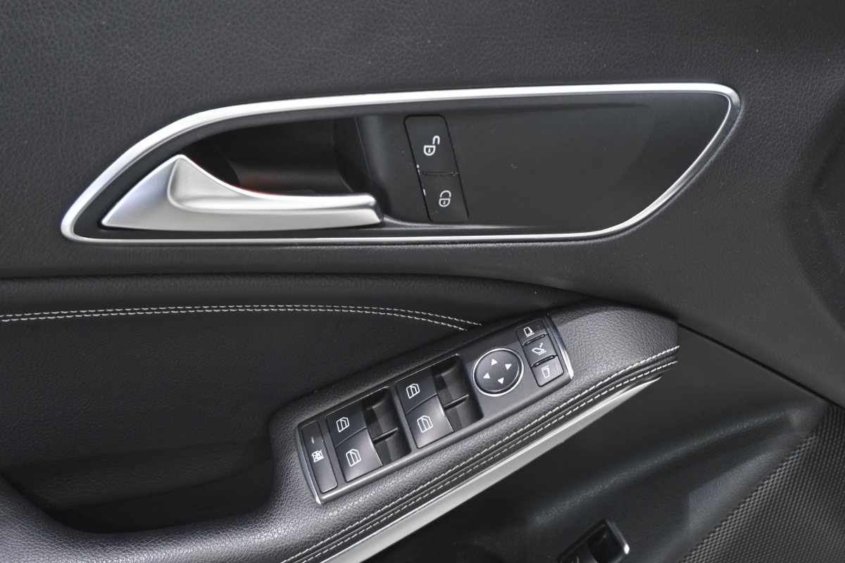 Foto Mercedes-Benz Clase CLA 26