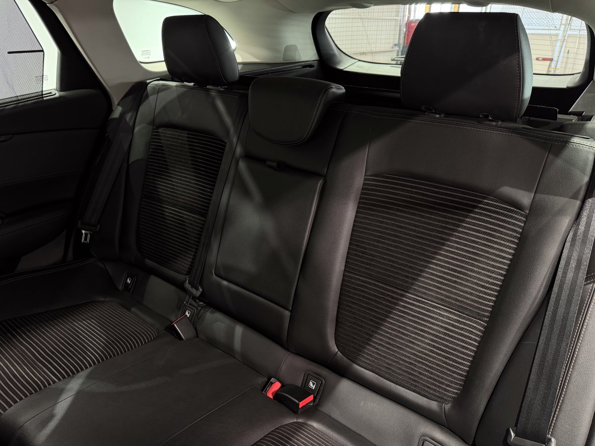 Foto Renault Talisman 12