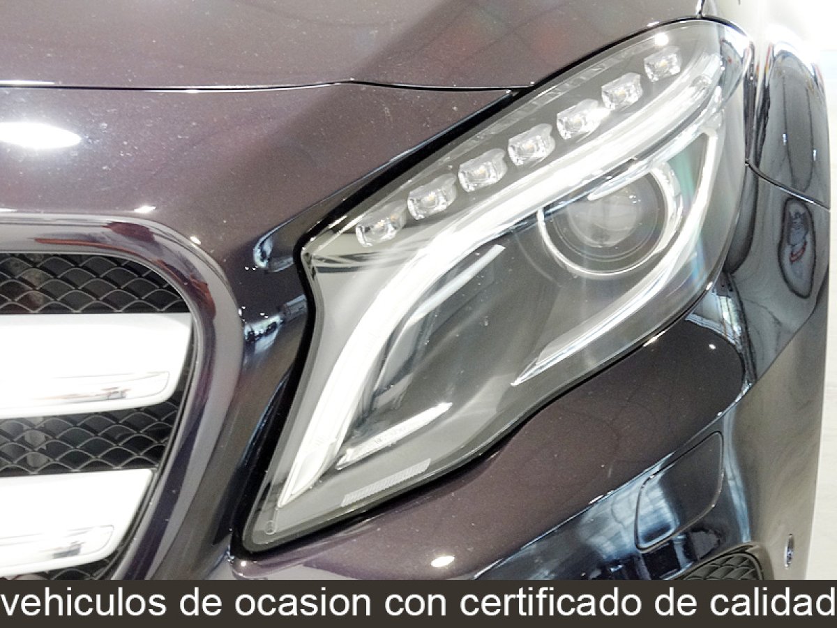 Foto Mercedes-Benz GLA 200 13